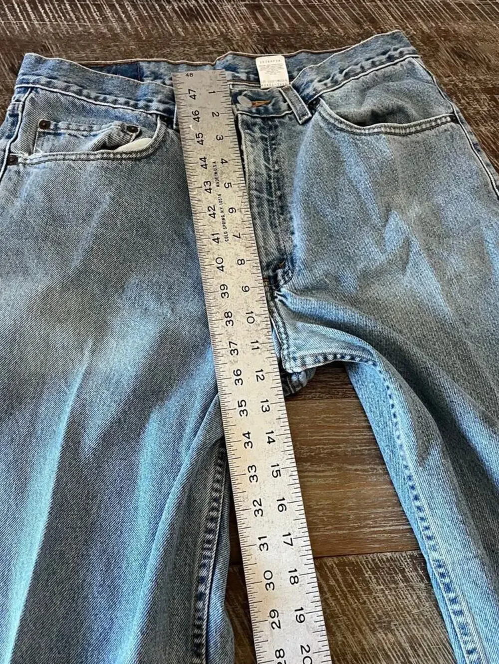 Vintage 2002 Levi’s 550 Relaxed Straight Leg Jean Distressed